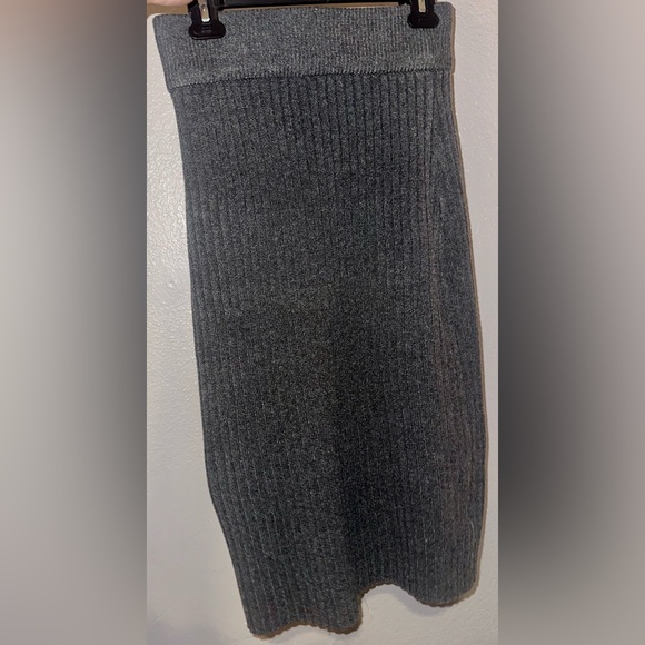 Ribbed Knit Skirt - Picture 3 of 4